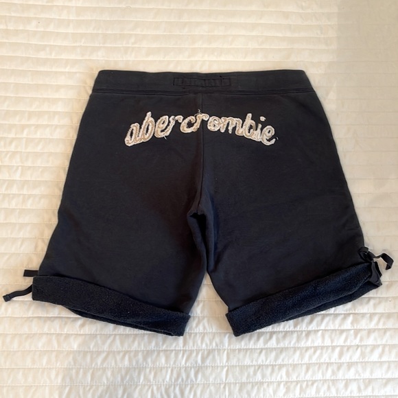 Abercrombie Kids Bermuda Shorts in Navy with Cream & White Embroidery - Size XL - Picture 2 of 5